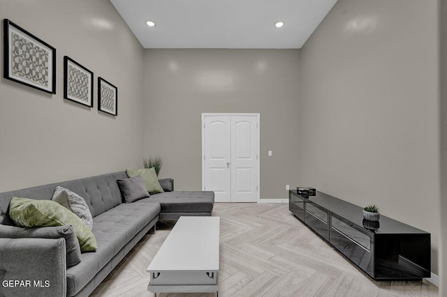 living area featuring recessed lighting and baseboards