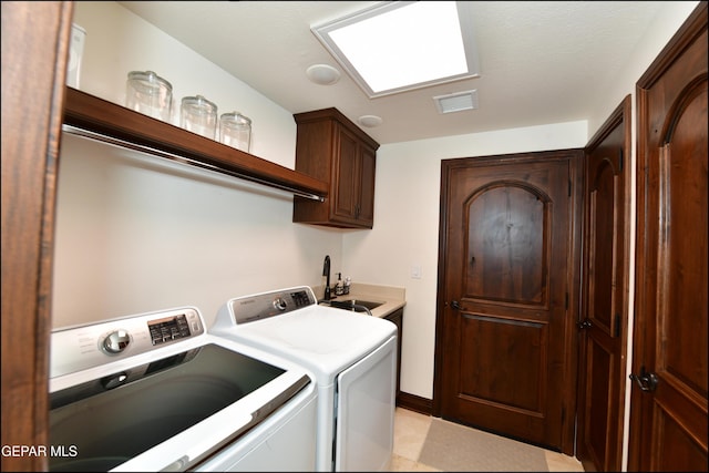 clothes washing area with cabinet space, visible vents, a sink, and independent washer and dryer