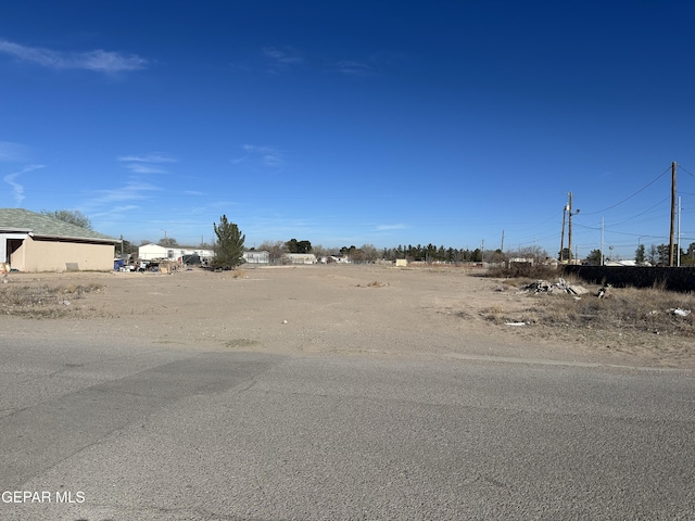 Listing photo 3 for 615 Fray Varga Rd, Socorro TX 79927