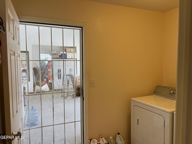 225 Peyton Rd, El Paso, TX 79928 - clothes washing area with washer / dryer and light tile patterned floors