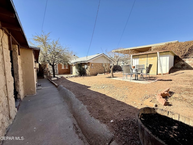 view of yard with a patio and an outdoor structure