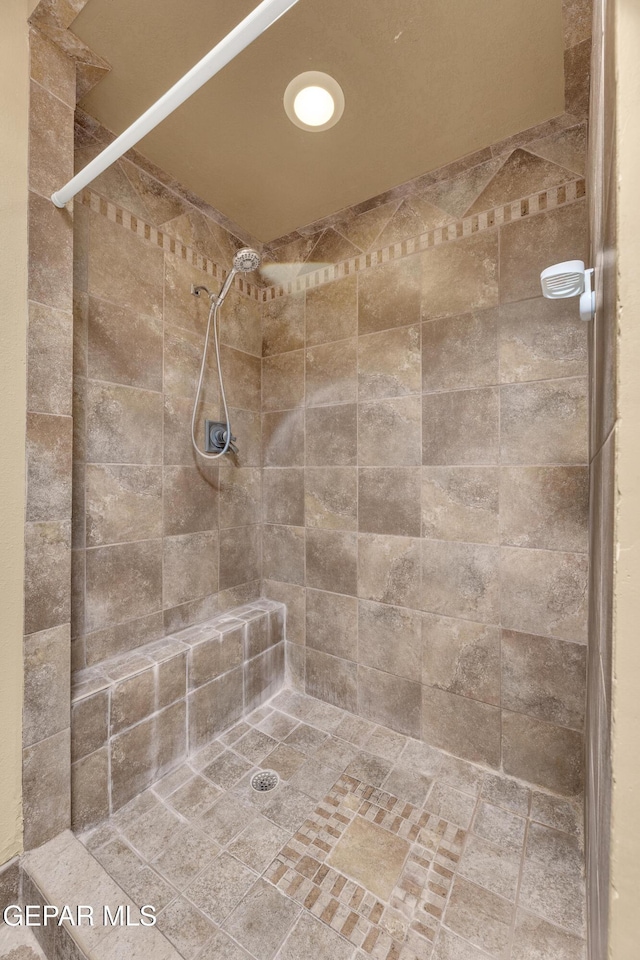 bathroom featuring tiled shower