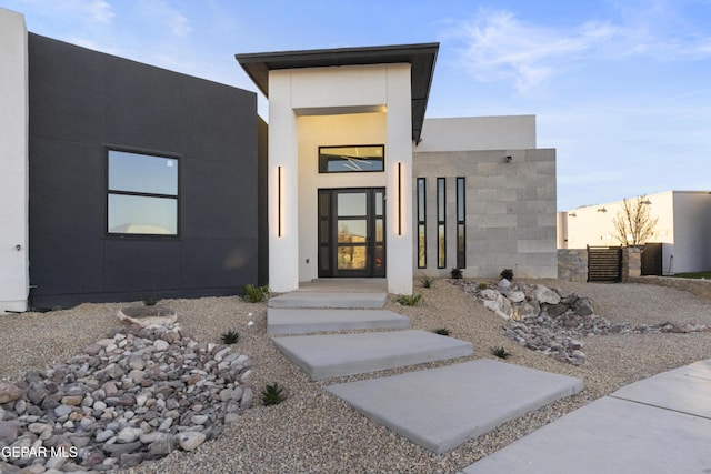 view of front facade with stucco siding