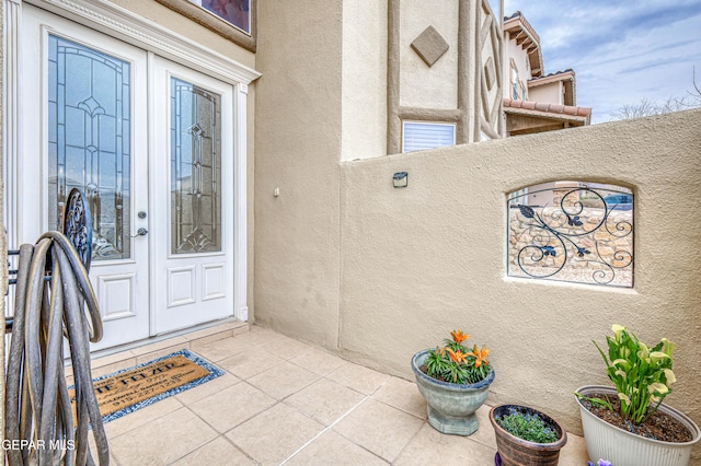 entrance to property with stucco siding