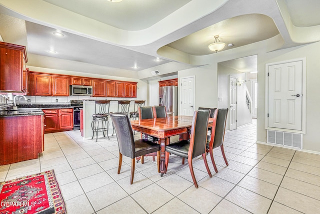 dining area featuring light tile patterned floors, visible vents, recessed lighting, and baseboards