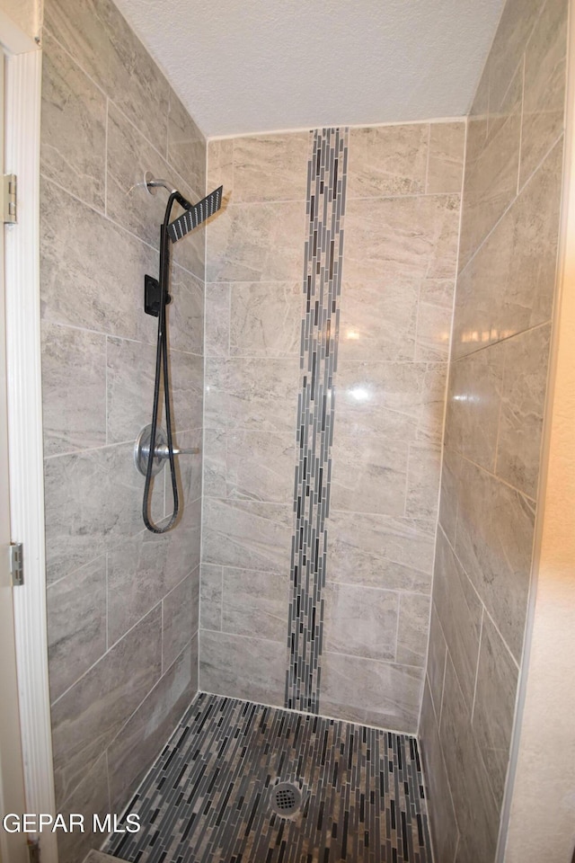 bathroom featuring tiled shower