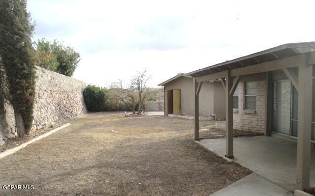 view of yard with a patio