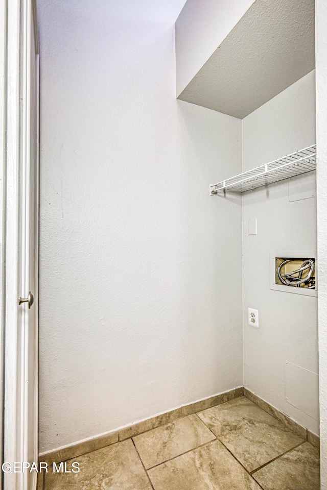 laundry area featuring washer hookup and baseboards