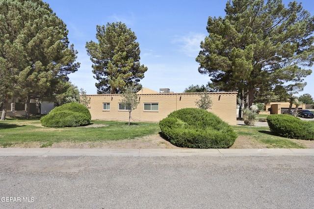 view of front of home with a front lawn