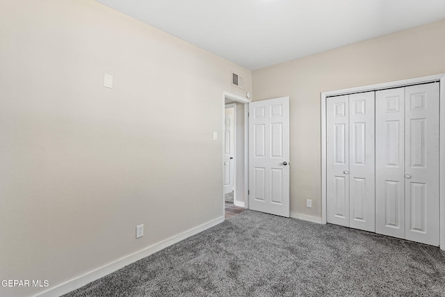 unfurnished bedroom featuring carpet floors, baseboards, visible vents, and a closet