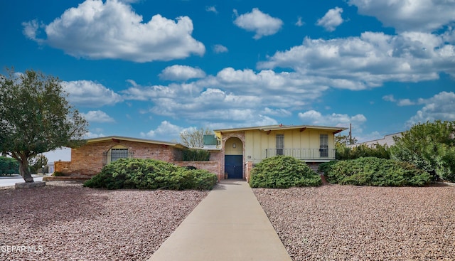 ranch-style home featuring brick siding