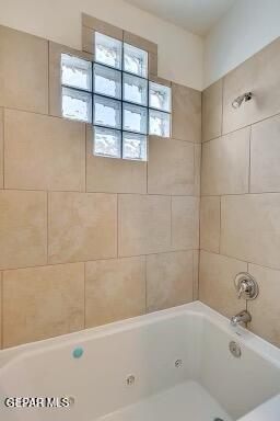 bathroom with washtub / shower combination