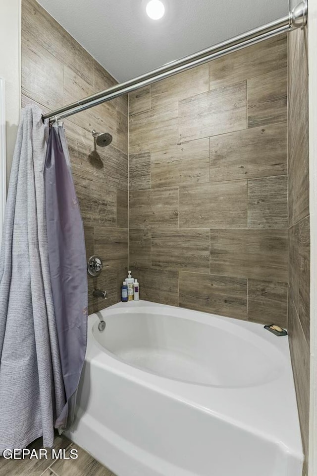 bathroom with shower / bath combo