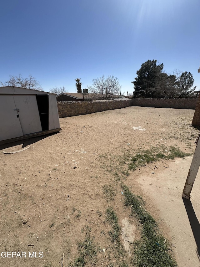 view of yard featuring an outbuilding and a storage shed