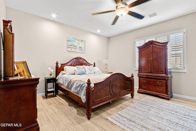 bedroom with light wood finished floors, recessed lighting, visible vents, ceiling fan, and baseboards