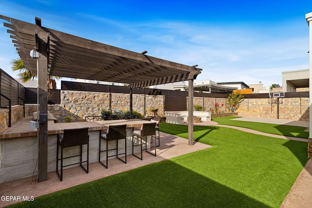 view of yard featuring a fenced backyard, a patio, outdoor dry bar, and a pergola