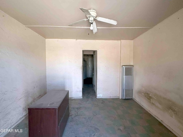 empty room featuring a ceiling fan