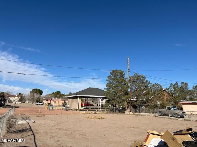 view of front of house with fence