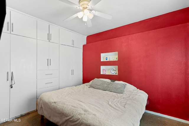 bedroom with a ceiling fan, baseboards, and a closet