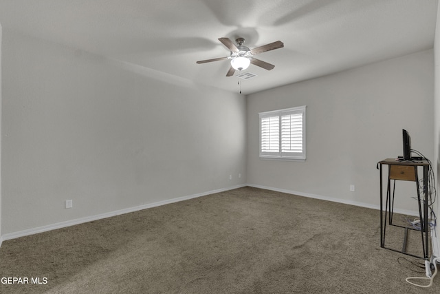 spare room featuring a ceiling fan, carpet, visible vents, and baseboards