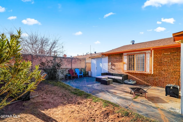 view of patio / terrace featuring an outdoor living space with a fire pit and a fenced backyard