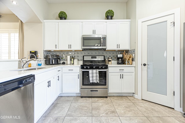 kitchen with tasteful backsplash, stainless steel appliances, and light countertops