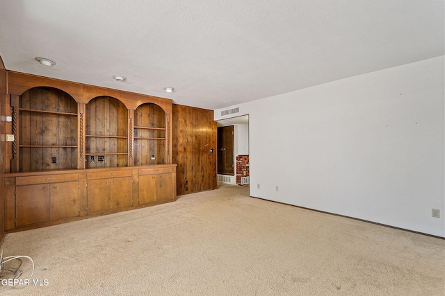 spare room with visible vents and light carpet