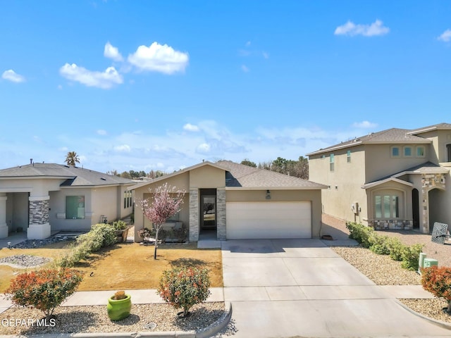 view of front of property featuring stucco siding, driveway, and a garage