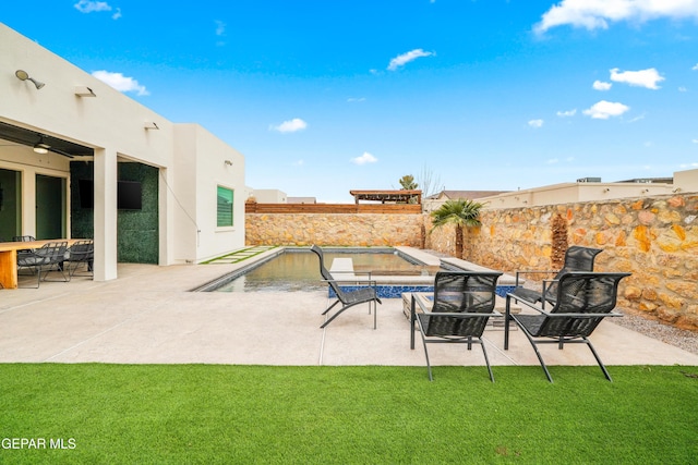 view of patio featuring a fenced in pool, a fire pit, a fenced backyard, and a ceiling fan