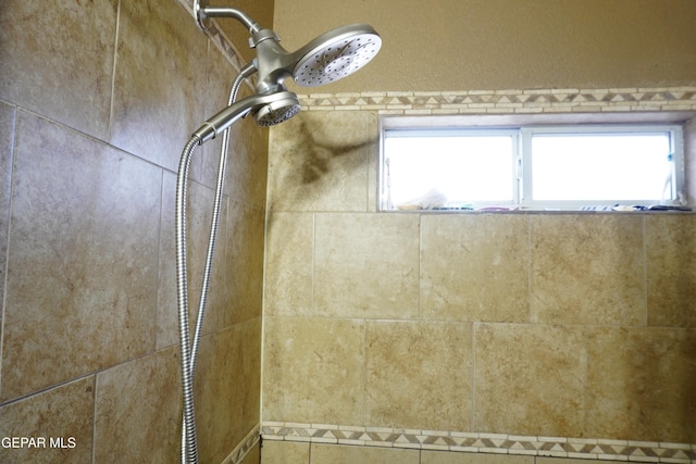 interior details with a tile shower