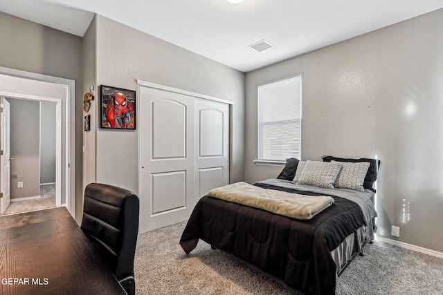 bedroom with visible vents, a closet, and baseboards