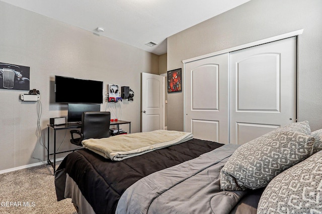 bedroom featuring a closet, visible vents, baseboards, and carpet floors