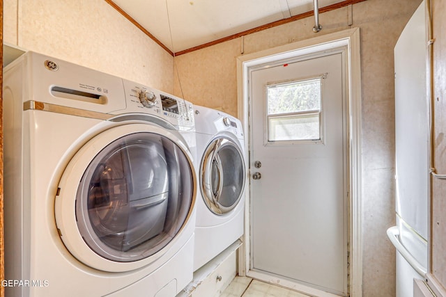 washroom with laundry area, crown molding, and washing machine and dryer