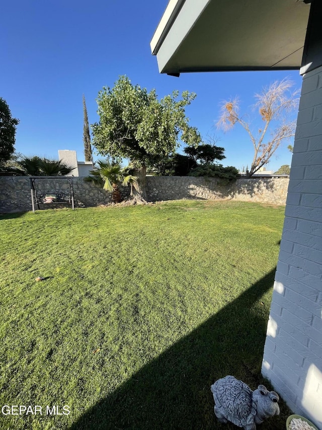 view of yard featuring a fenced backyard