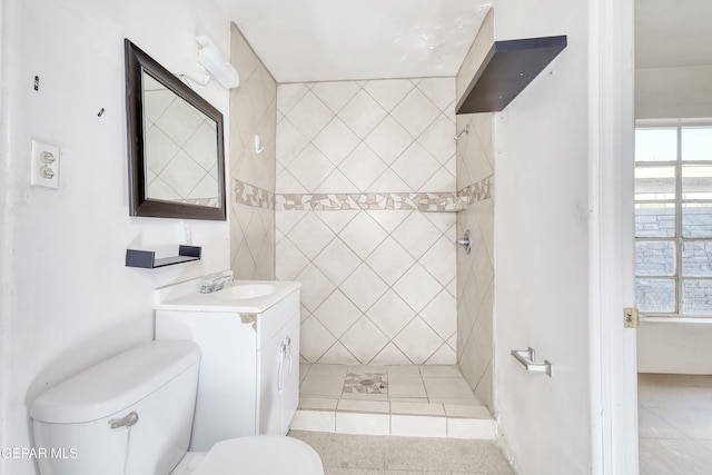 5930 Cleveland Ave, El Paso, TX 79905 - bathroom with tiled shower, vanity, and toilet