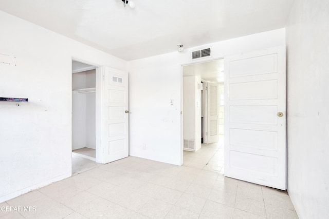 5930 Cleveland Ave, El Paso, TX 79905 - unfurnished bedroom with visible vents and a closet