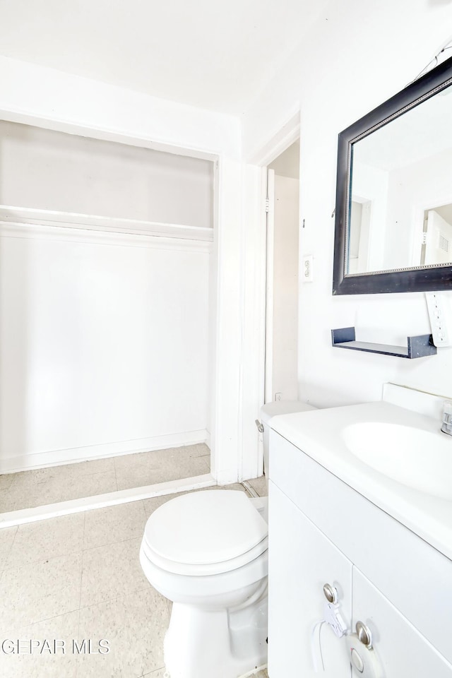 5930 Cleveland Ave, El Paso, TX 79905 - half bath with toilet and vanity