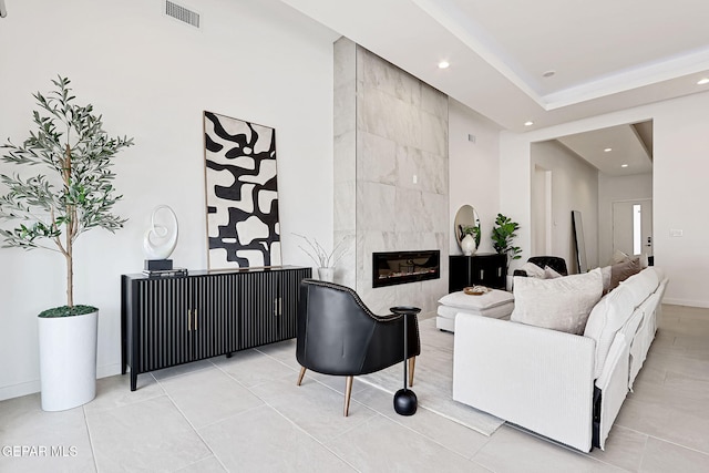 living area featuring visible vents, recessed lighting, light tile patterned flooring, a fireplace, and baseboards