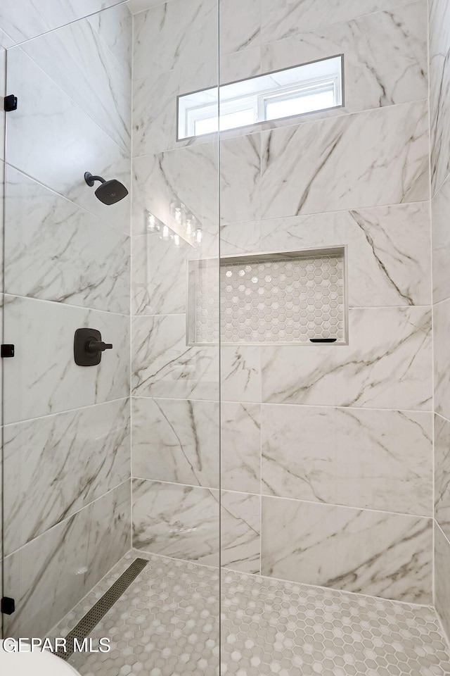 bathroom featuring tiled shower