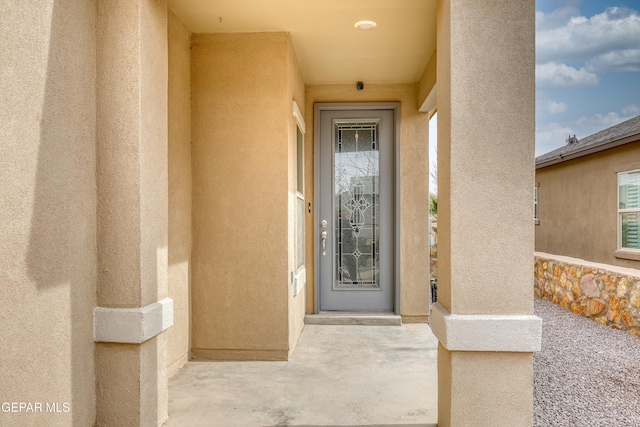 view of exterior entry featuring stucco siding