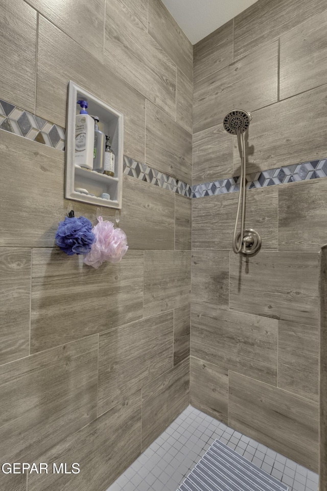 bathroom featuring tiled shower