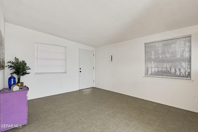 spare room featuring a textured ceiling