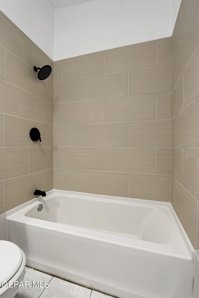 full bathroom featuring toilet and shower / tub combination