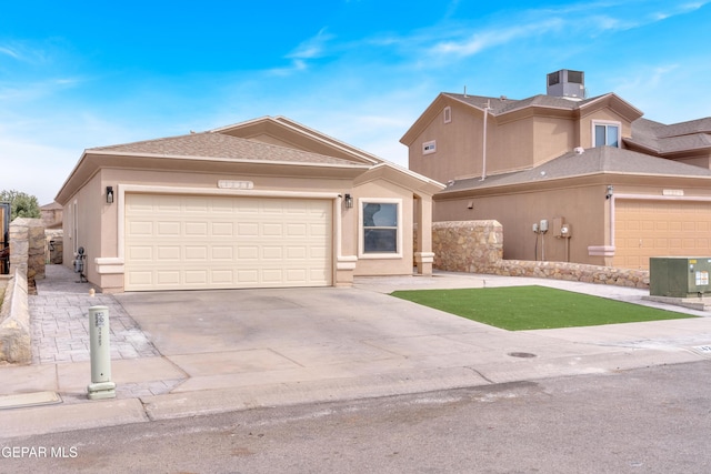 view of front facade featuring stucco siding, a garage, and concrete driveway