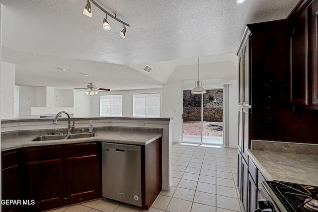 kitchen with visible vents, a sink, stainless steel appliances, light tile patterned floors, and ceiling fan