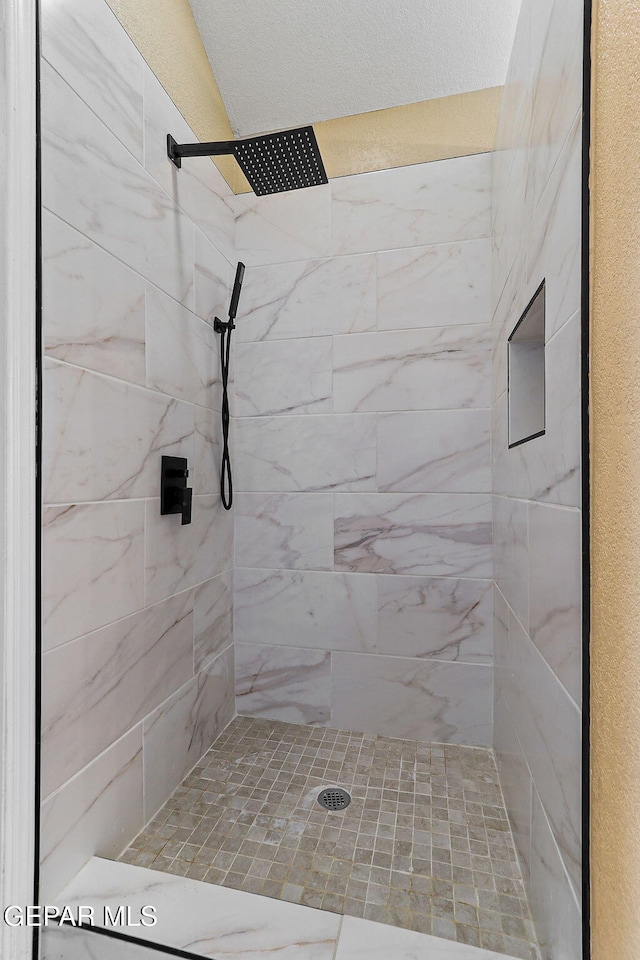 bathroom featuring a tile shower