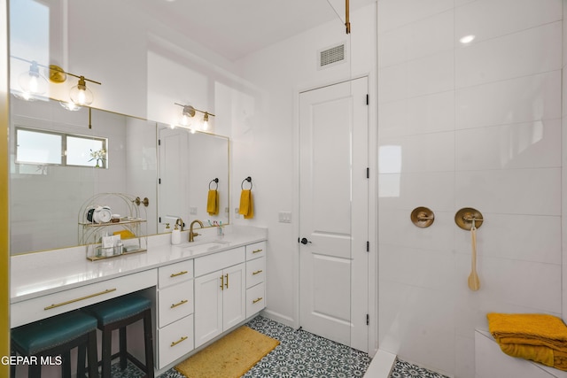 7402 Wooden Nickel Dr, El Paso, TX 79911 - full bath featuring visible vents, tiled shower, and vanity