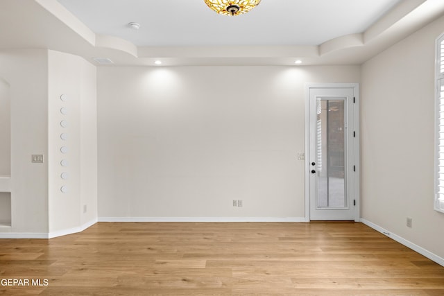spare room with light wood-style flooring, recessed lighting, a smoke detector, and baseboards