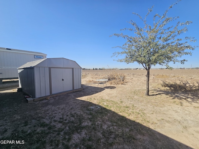 view of yard with an outdoor structure and a shed