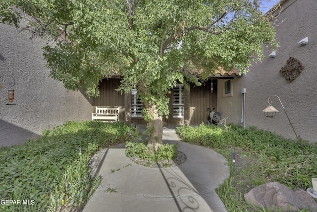 4945 Vista Grande Cir, El Paso, TX 79922 - property entrance with stucco siding and a patio area